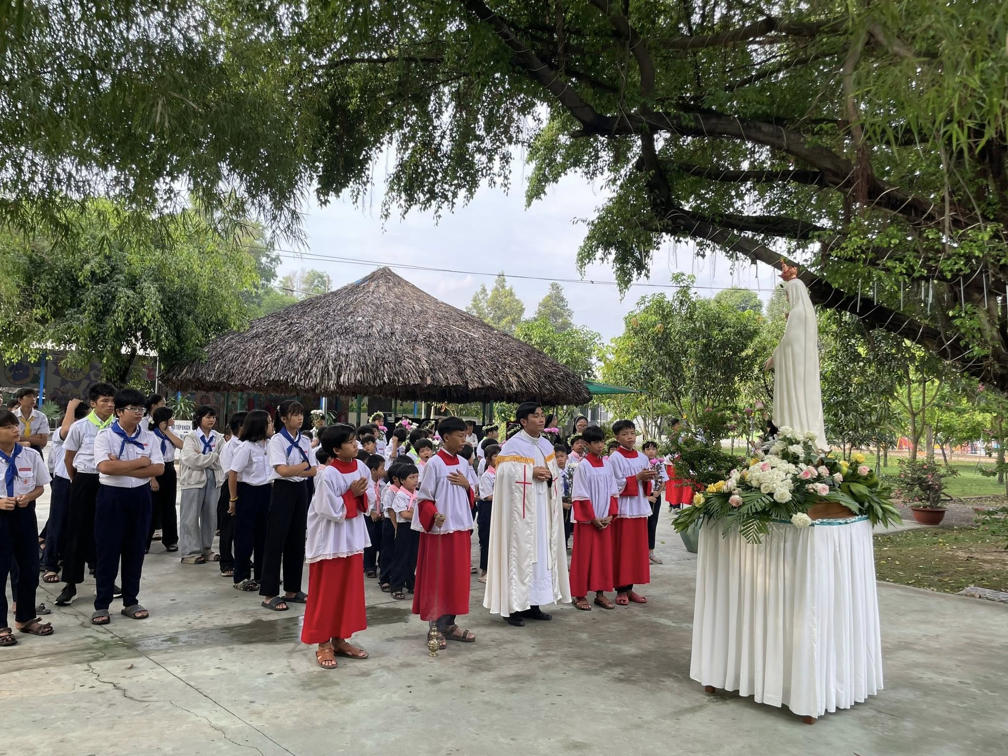Khai mạc tháng hoa nơi Trung tâm Cô Nhi Thiên Bình